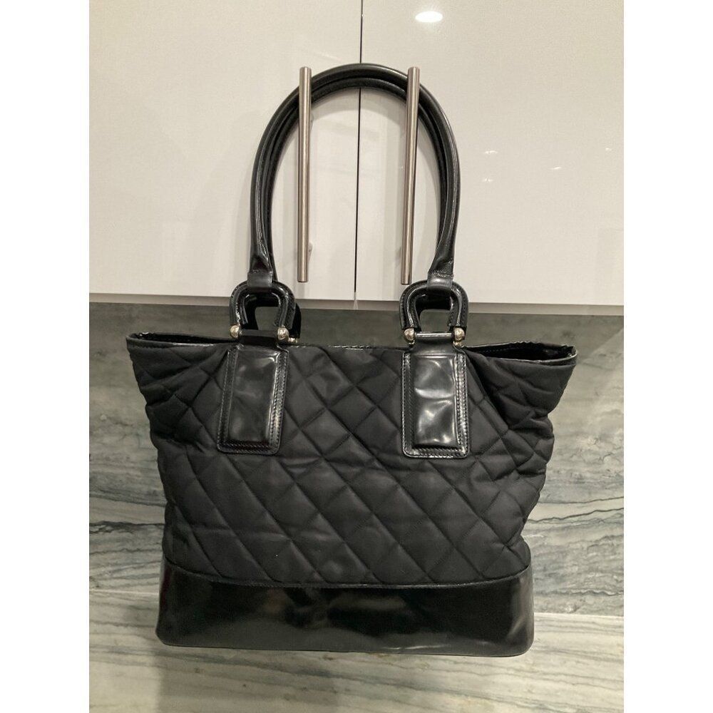 Burberry Quilted‎ Tote Bag In Black With Leather Trim - Picture 2 of 13